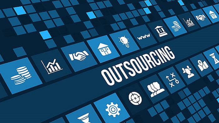 affichage numérique avec le mot "outsourcing" - externalisation de services administratifs - activsolutions