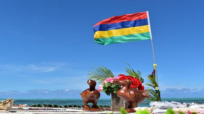 le drapeau de l'île Maurice sur la plage - télétravail à domicile - Activ Solution