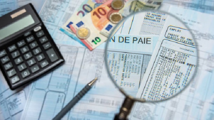Masse salariale française floue avec une calculatrice - externaliser sa paie à l'étranger - Activ Solution