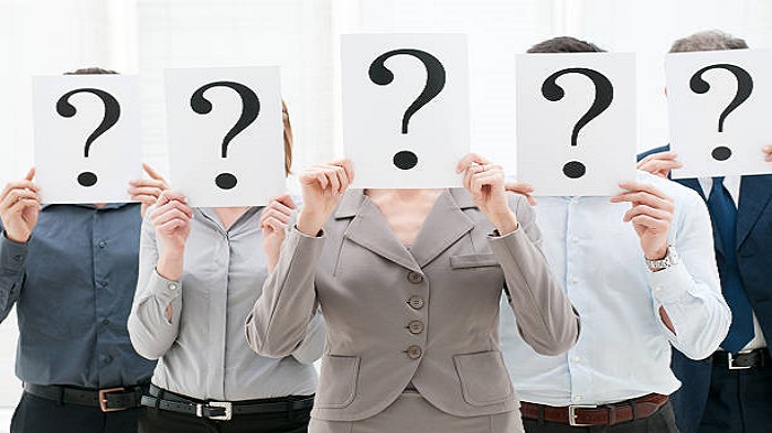 Une équipe d'affaires cache son visage derrière des points d'interrogation - externalisation de services offshore - Activ Solution